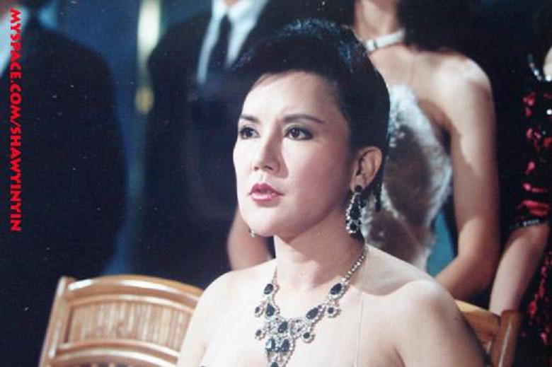  p>邵音音,本名倪小雁,1950年出生于香港,香港歌手,影视演员.