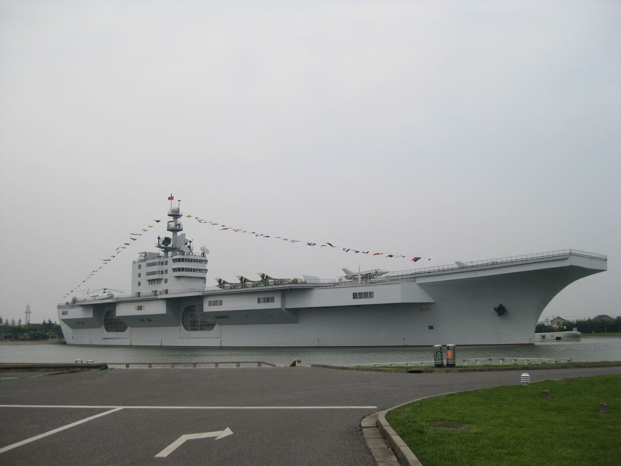 东方绿舟(oriental land)位于 a target="_blank" href="/item/上海市