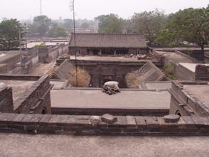  p>何家大院,是建于明清时代的一座深宅大院,位于山西省晋中市 a