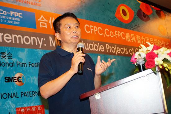  p>黄建新,1954年6月14日出生于陕西省西安市,毕业于 a target="