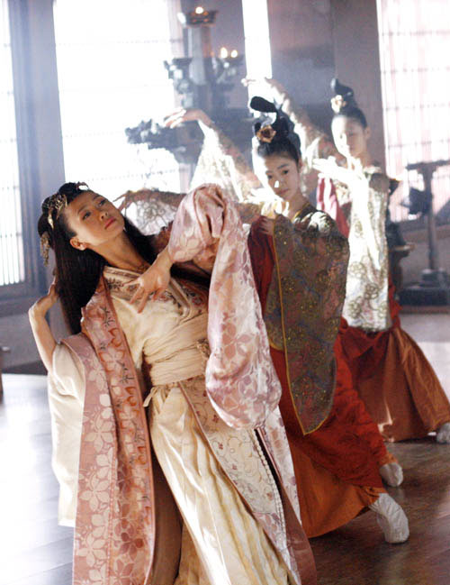  p>《孙子大传》是刘心刚执导,张丰毅,景甜领衔主演的电视剧.