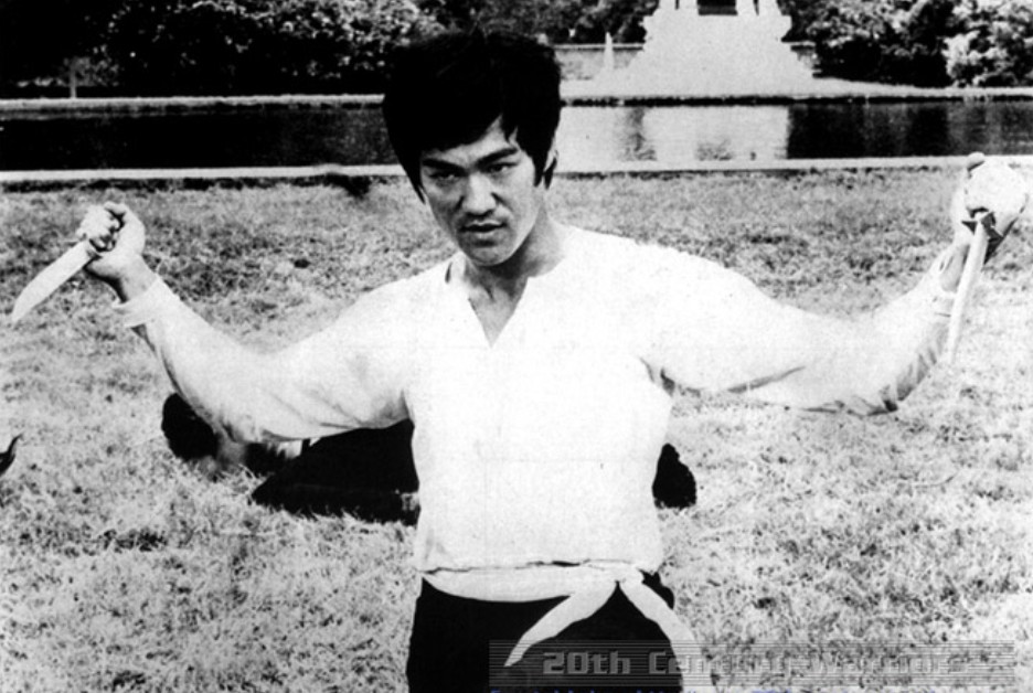  p>双匕首属少林华拳中精巧兵器之一,它包括有刺,扎,刨,挑,划……等十
