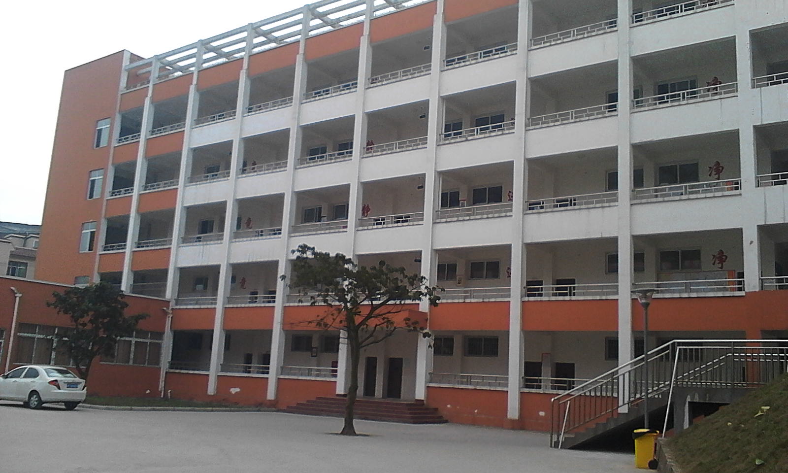  p>泸县二中城北分校成立于2001年6月,是泸县二中教育集团的有机组成