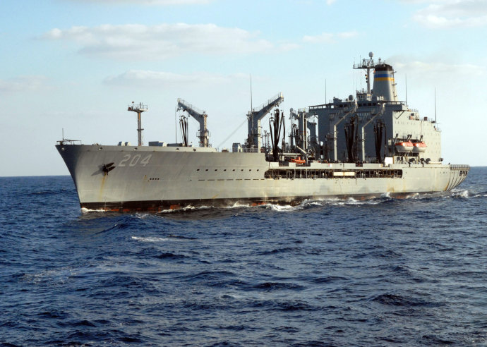 量较小,只装载120000桶燃油,而当时海军的所有油船均携载180000桶燃油