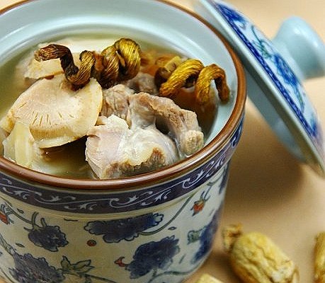  p>石斛花旗参汤是一道药膳,制作原料主要有 a href="#" data-lemmaid