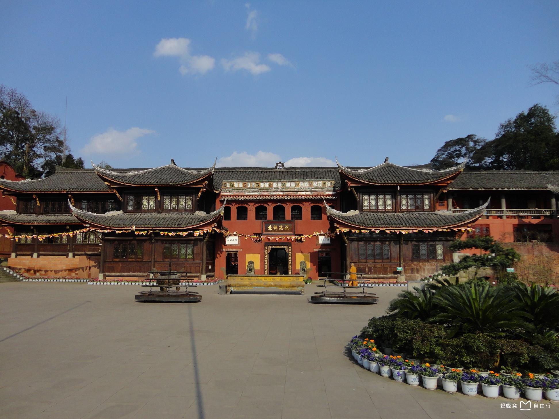  p data-id="go0ep4u2qq">乌尤寺位于四川乐山市东岸,与 a target="