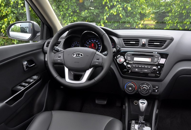 起亚k2 2012款两厢 1.6l at premium