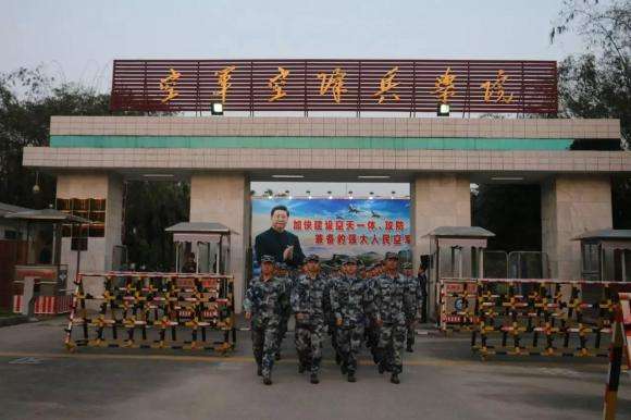  p>中国人民解放军空军空降兵学院(the airborne troops college of