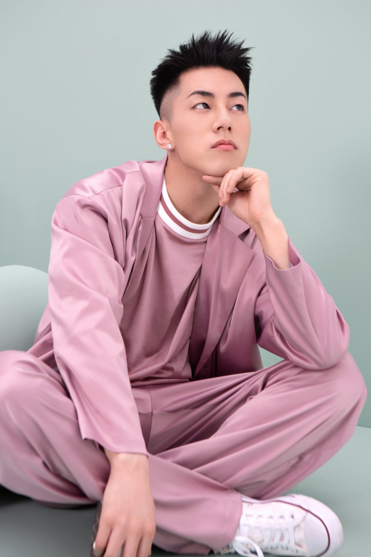  p data-id="gns0htx6zx">卡斯柏 i>(casper) /i>,原名储晓祥.