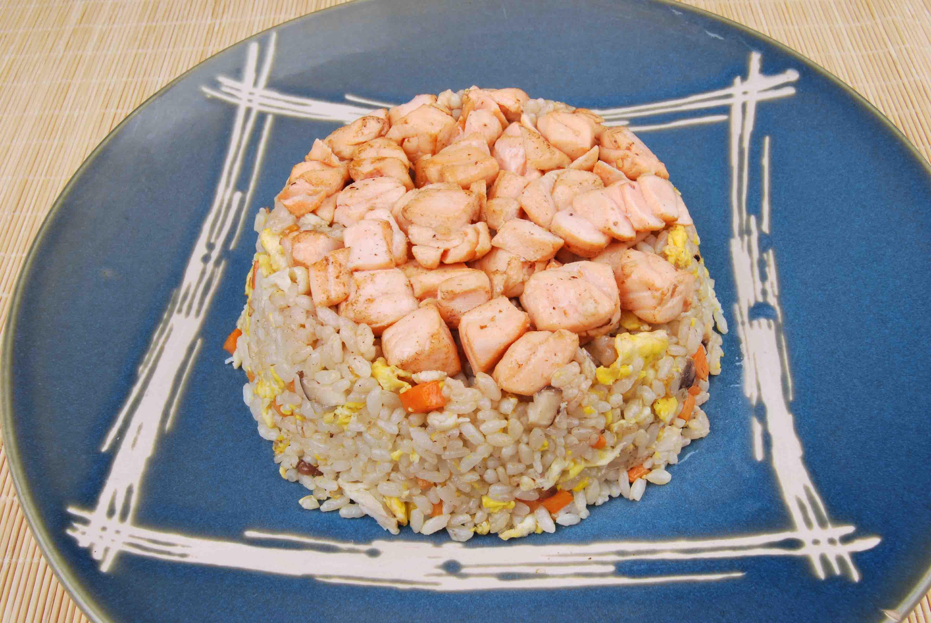 茄盅三文鱼炒饭