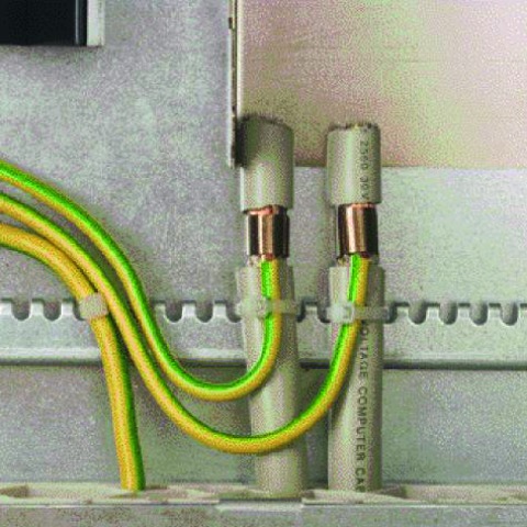  p>辅助等电位联结(seb):在导电部分间,用导线直接连通,使其电位相等