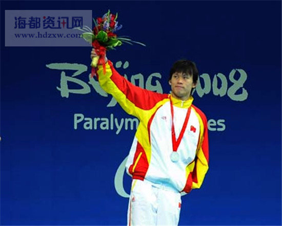 1983年出生于福建漳州巿 a target="_blank" href="/item/角美镇