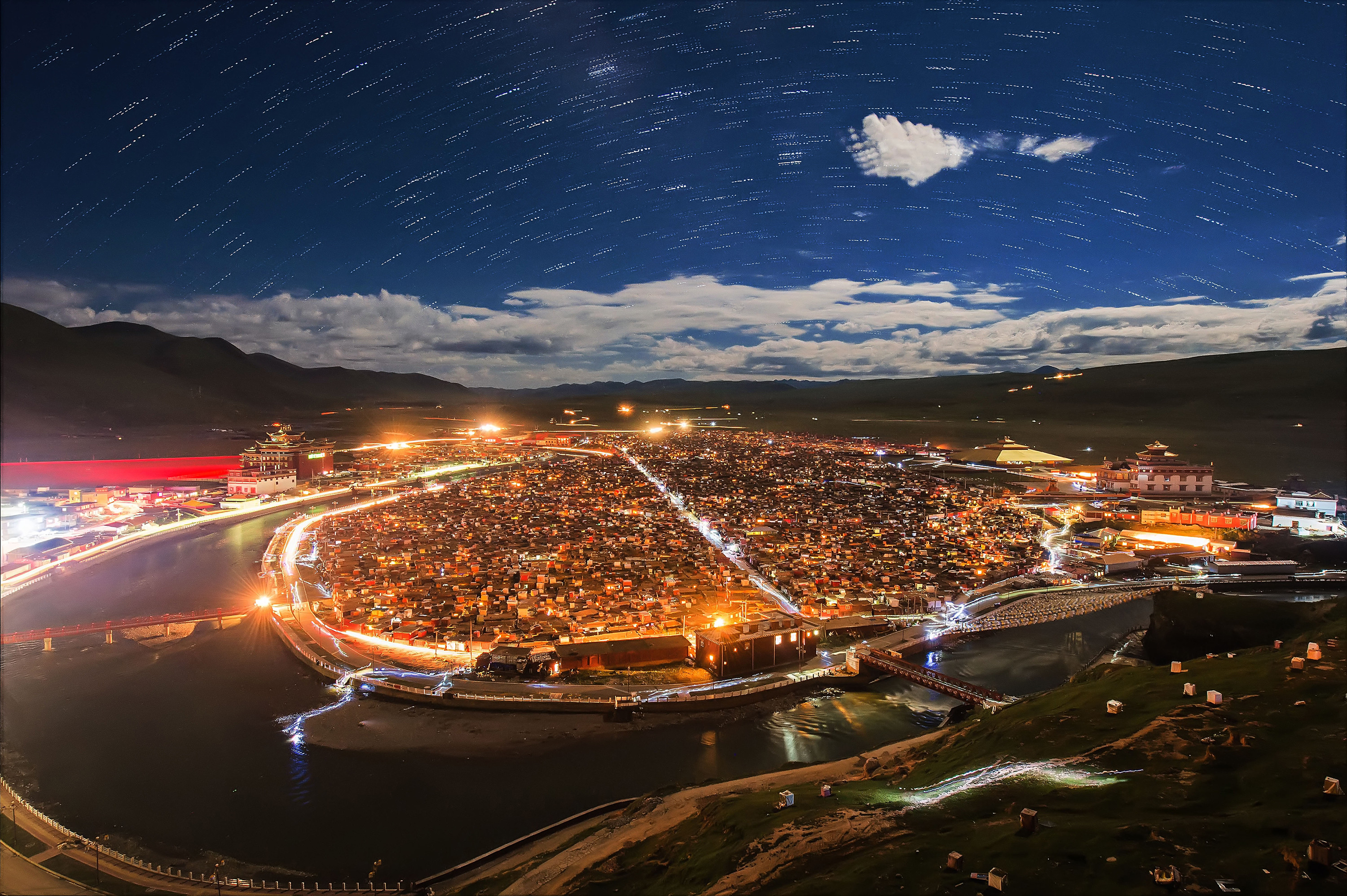  p data-id="gnbrsmdk67">亚青寺,位于四川省甘孜藏族自治州白玉县阿