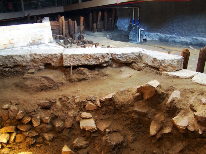  p>上海元代水闸遗址博物馆位于 a href="#" data-lemmaid="3146605">