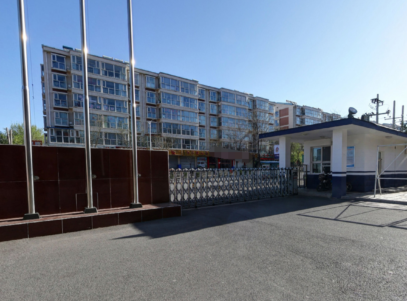  p>张家口市第七中学曾经地处东山脚下,陵园路旁,始建于一九六二年