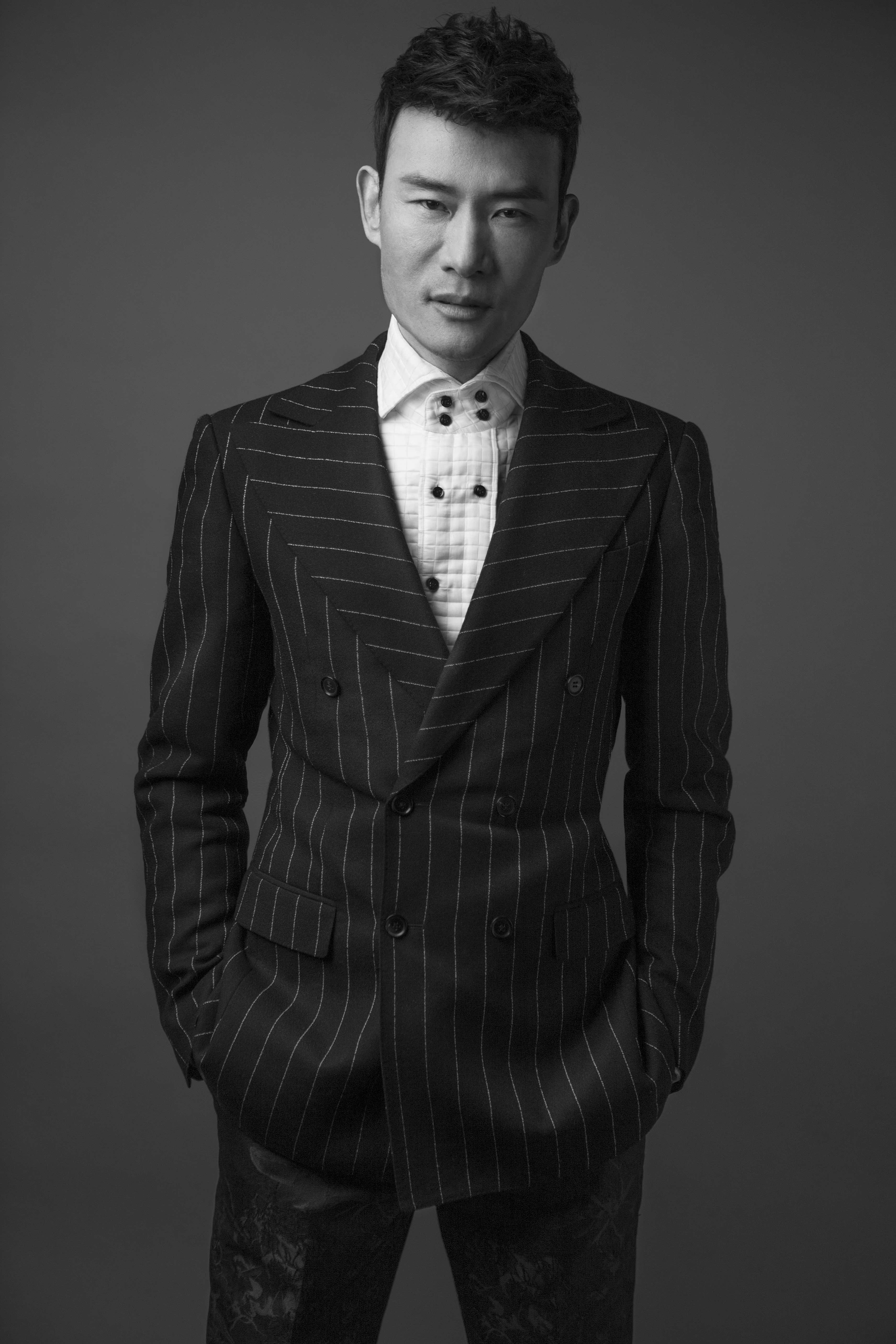 许原名许建树,祖籍山东,毕业于中国工艺美院 a href="#" data-lemmaid