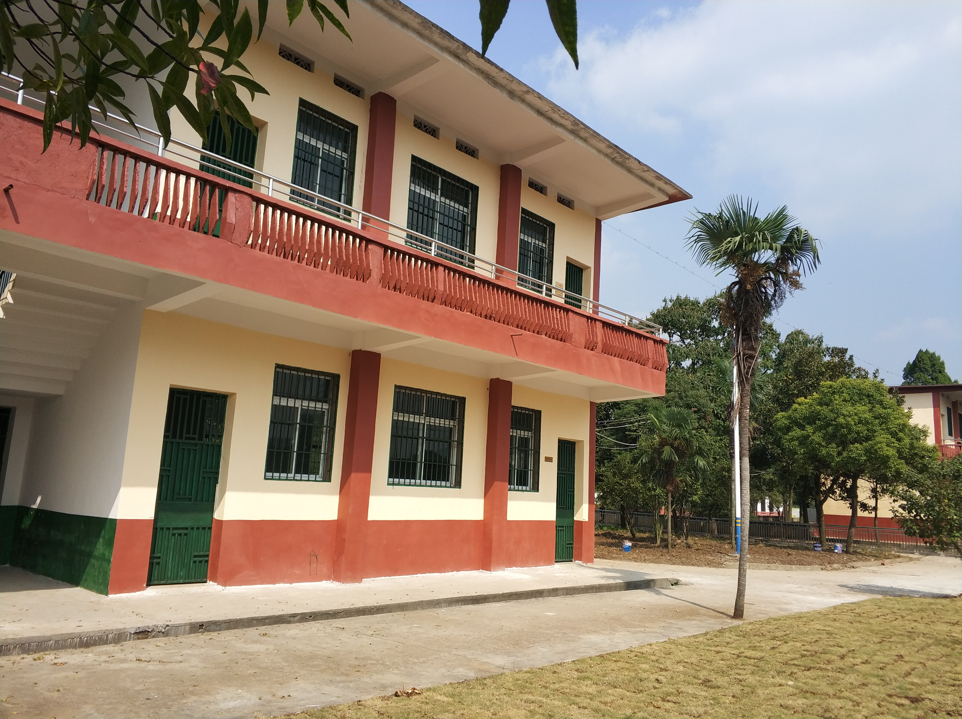  p>嘉禾二中创办于1931年,其前身是"兴夏中学","蓝嘉一中","嘉禾一中"