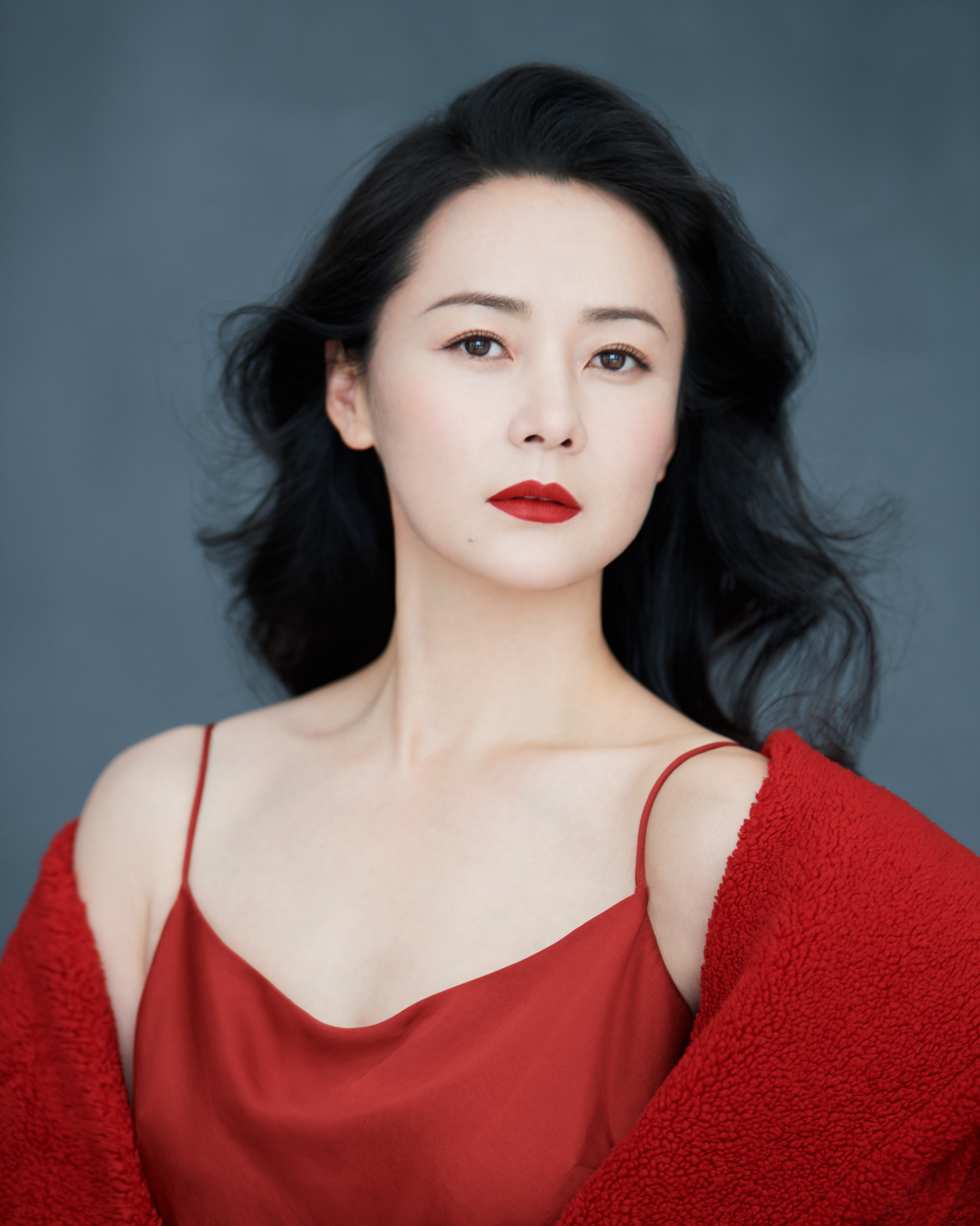 id="gnvk1vrayg">陈依莎,1974年7月出生于四川宜宾,中国内地女演员