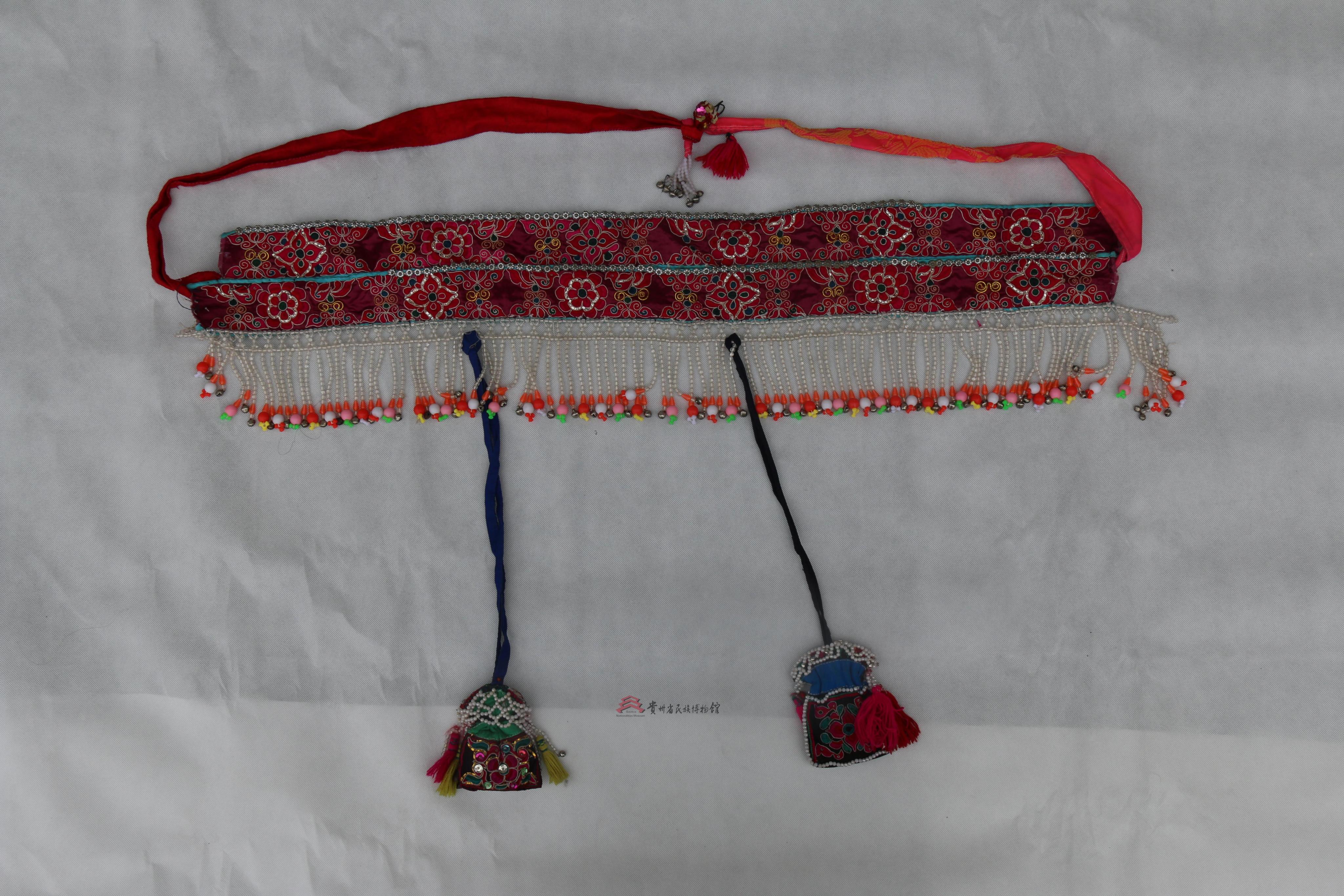 当代摆金苗族刺绣响铃腰带
