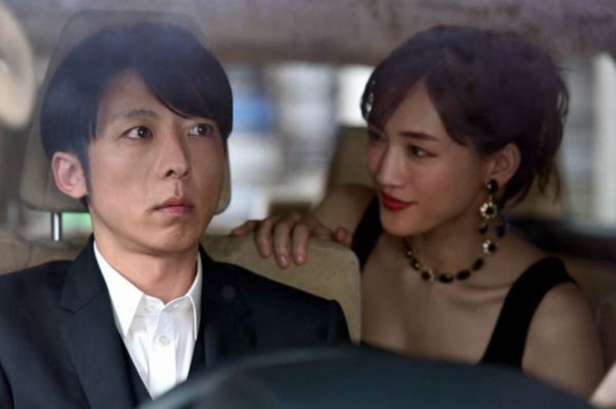  p>《天国与地狱》是平川雄一朗,青山贵洋,松木彩执导的犯罪悬疑剧,由