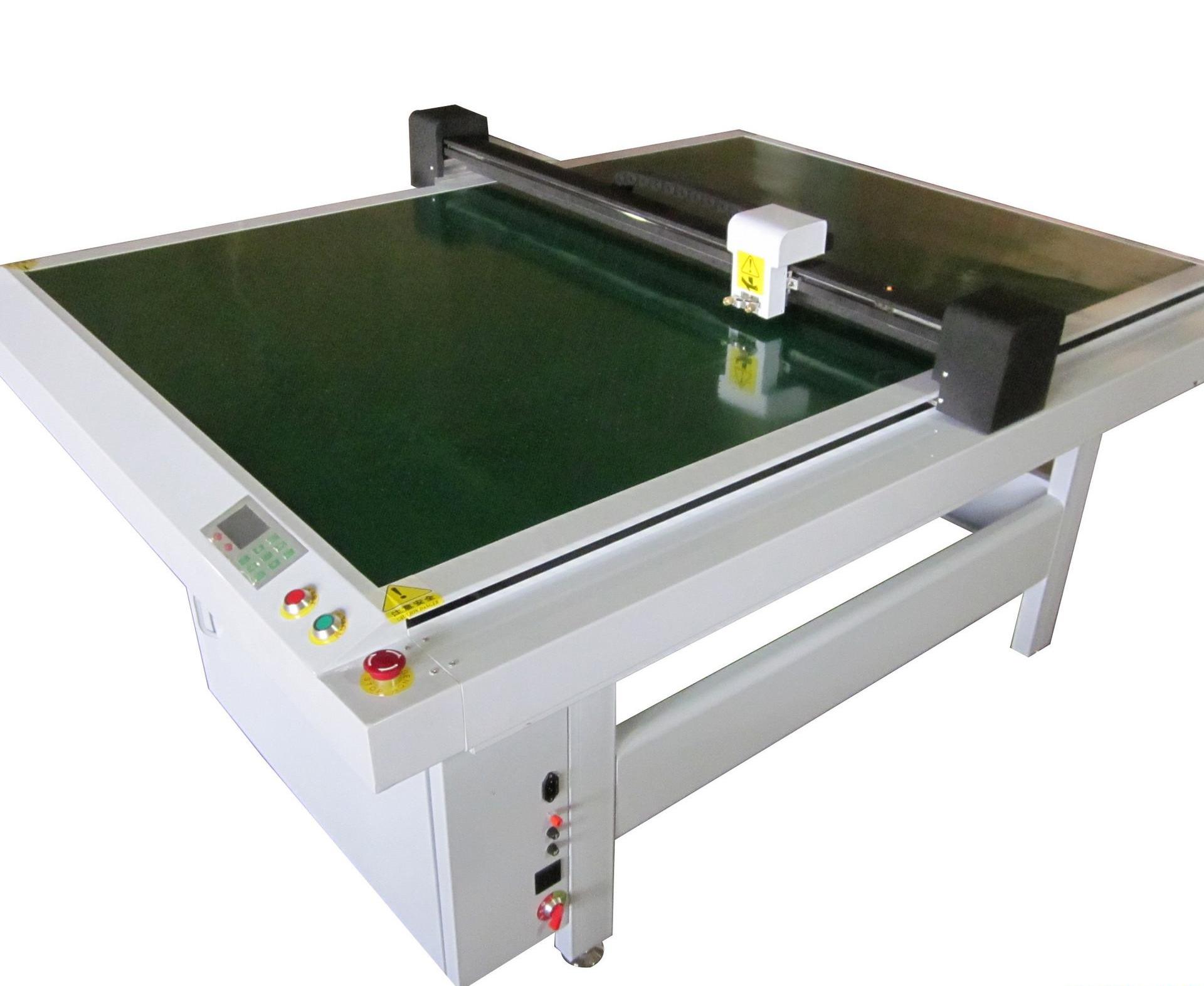 于服装纸样切割的自动化设备;主要是用来制作服装的纸样和绘图的机器