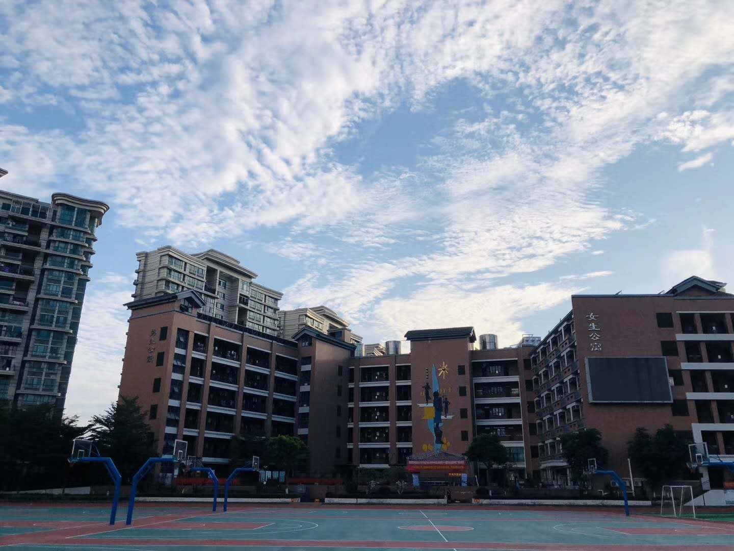 target="_blank" href="/item/纪念中学">纪念中学 /a>携手 a target