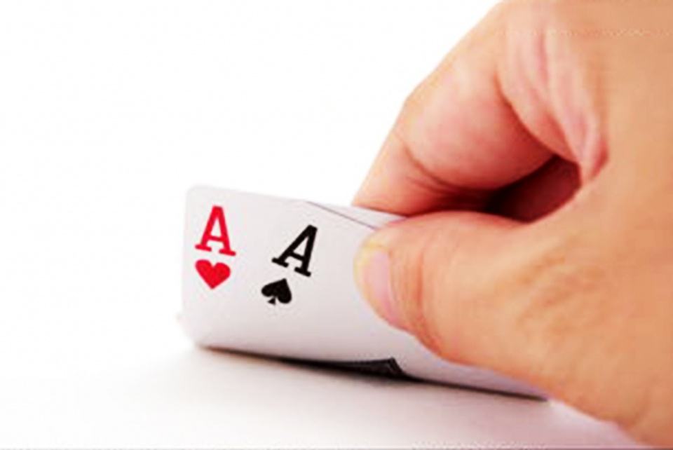 不过这个发牌手法中最容易的手法要做