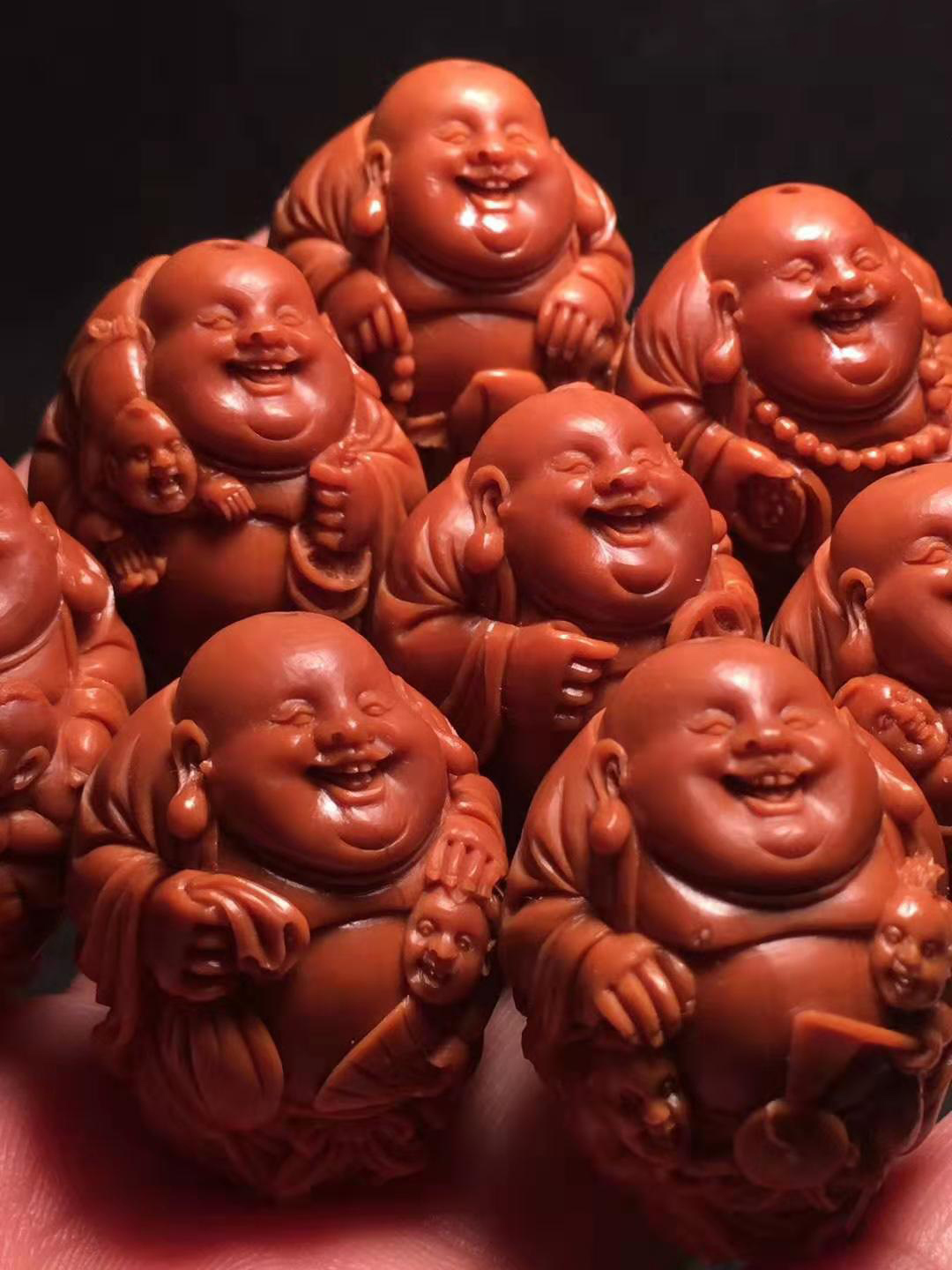  p>马良,中国汉族人,工艺艺术家,国家工艺美术师,核雕工艺师.