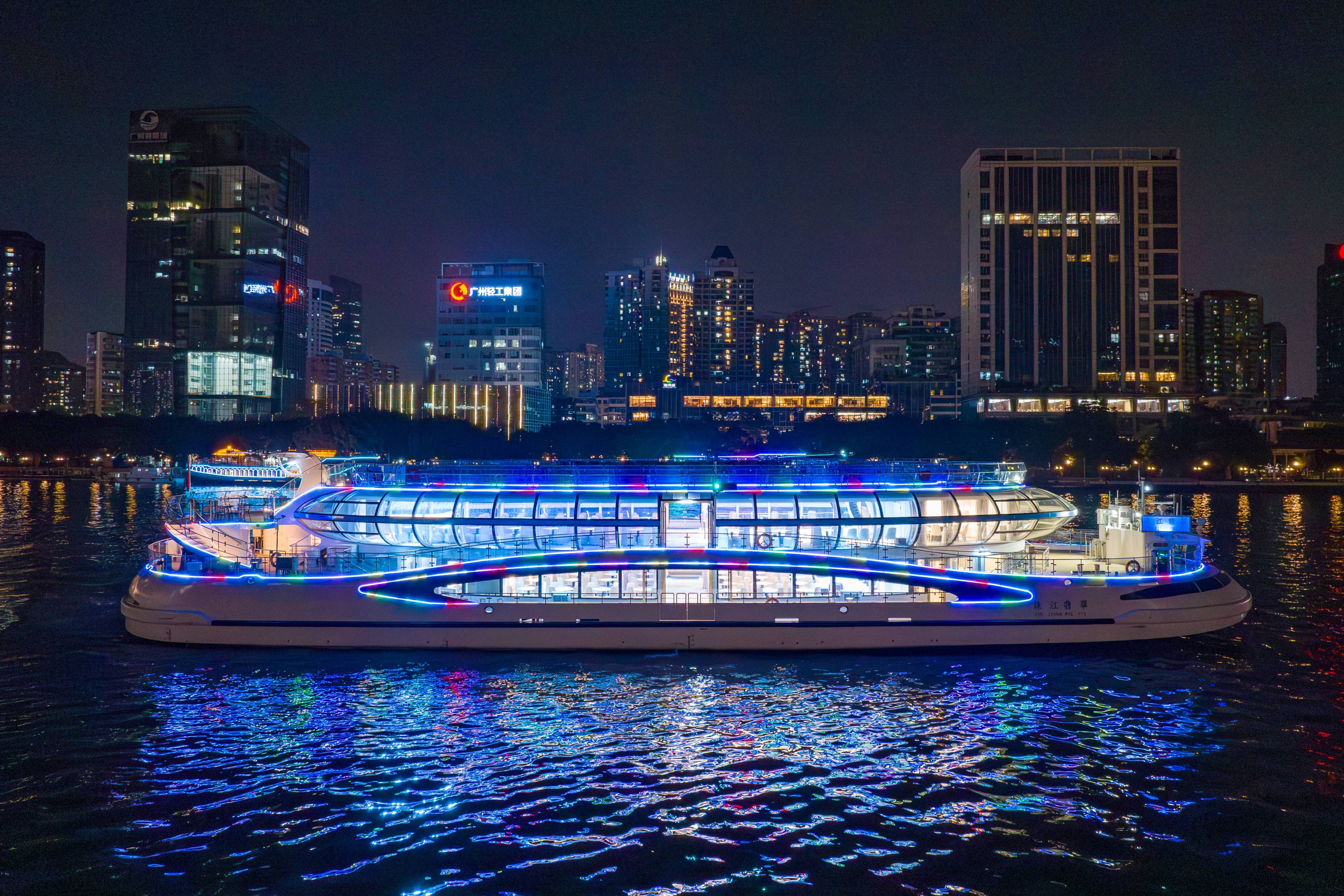 是广州珠江夜游最大的纯电动新能源豪华游船