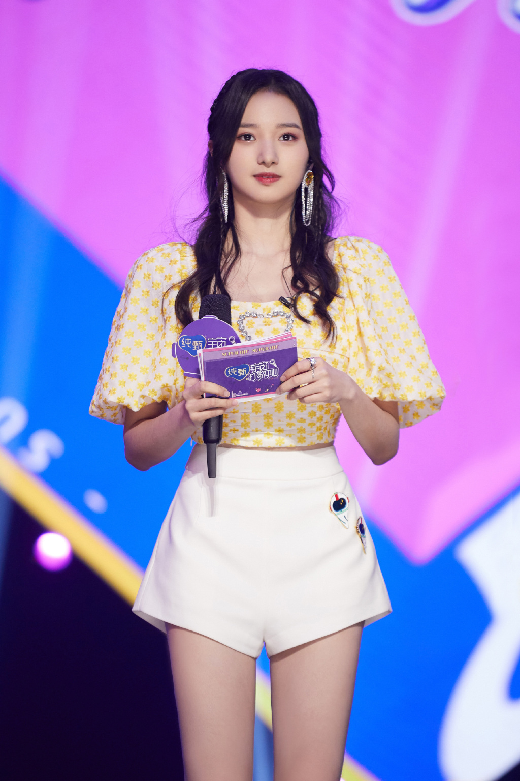  p data-id="gnwy228i0f">陈昕葳(vivi),2001