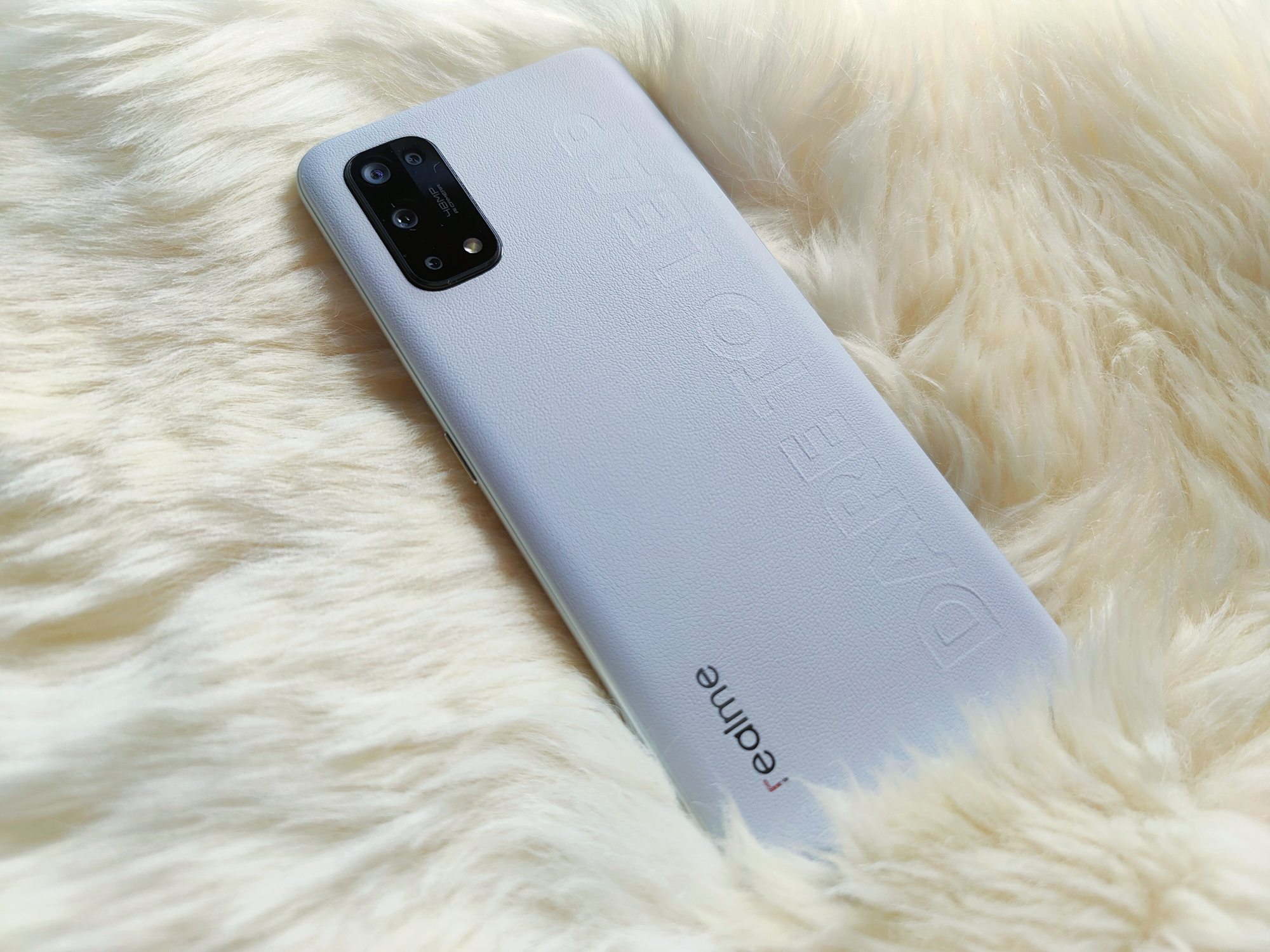 realme真我Q2 Pro全面评测：轻奢素皮配置越级！_百科TA说