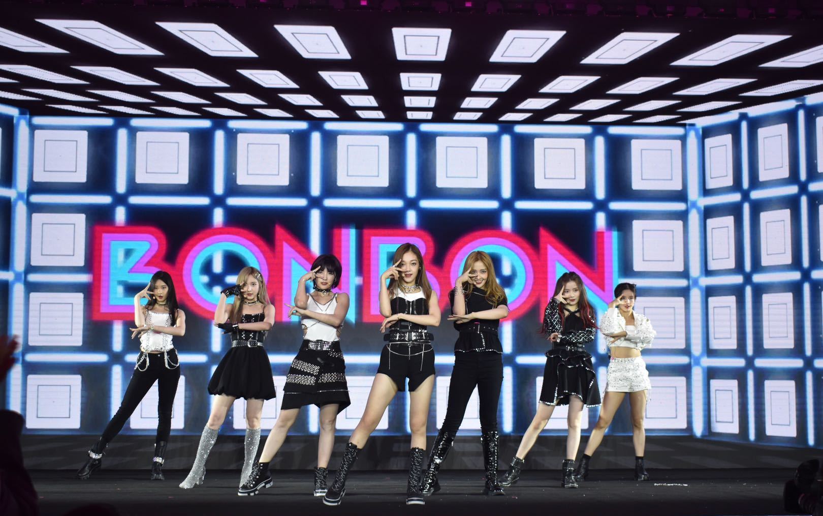  p>硬糖少女303(bonbon girls 303),中国内地流行乐女子演唱组合,由 a