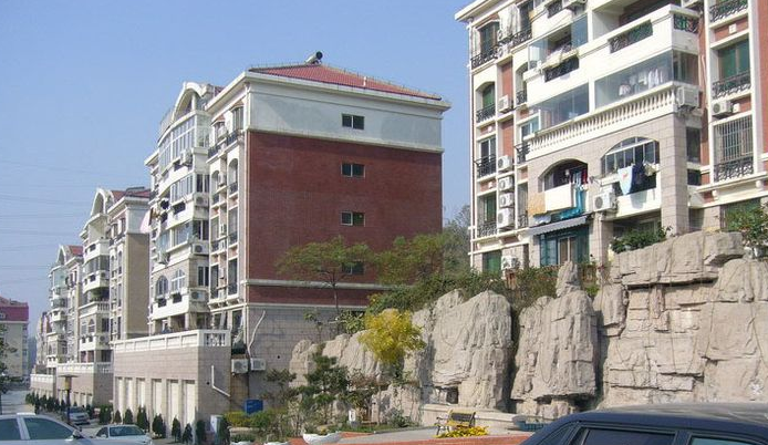  p data-id="gn5qsvrqaq">亚星拥翠山庄一期,位于青岛市市南区福州路