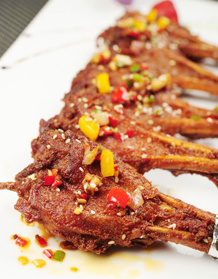  p>椒盐鸭下巴是一道广东省的地方传统名菜,属于 a target="_blank"