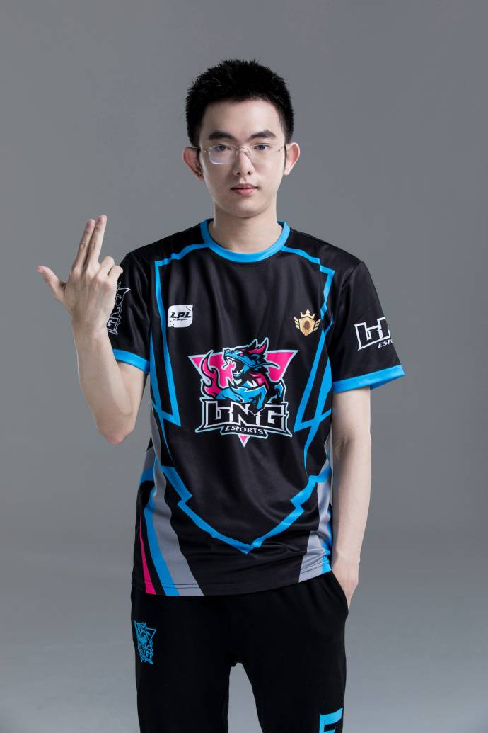  p>李炫君,1998年8月28日出生于广东 a target="_blank" href="/item