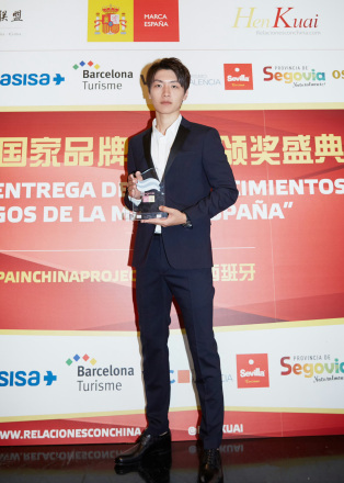 王青（中国内地男演员、歌手、主持人、编剧）_百度百科