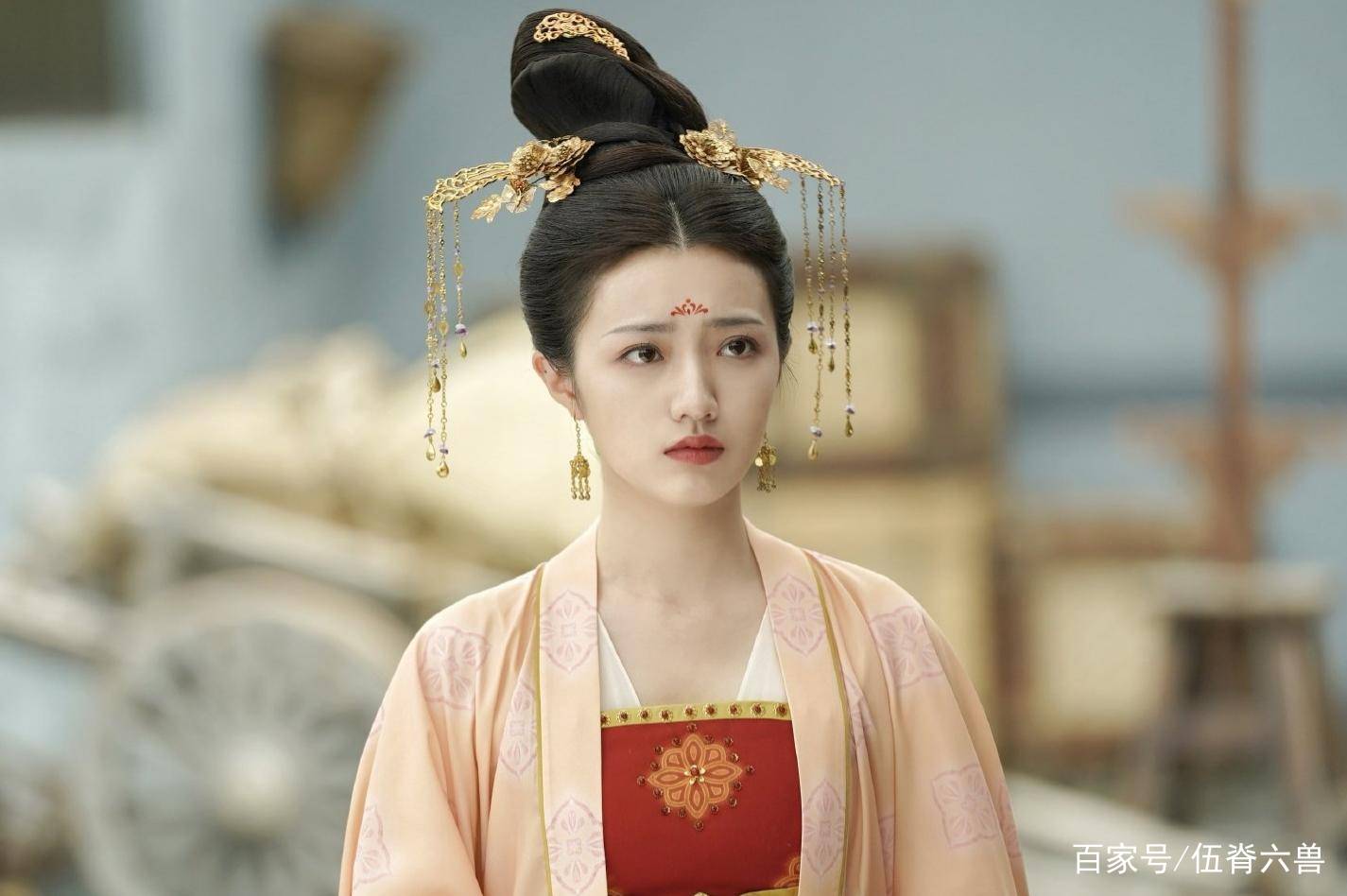 4次合作成毅的她，被男方粉丝怒骂，霸气回怼：不会倒贴你家哥哥_百科TA说