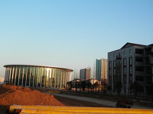  p>中原文化艺术学院始建于2010年,河南重点建设艺术院校位于 a href=