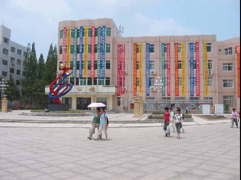  p data-id="go0lz57znn">枣阳市第一中学,全称是"湖北枣阳一中",位于