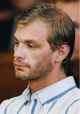  p>杰夫瑞·莱昂内尔·达莫(jeffrey  dahmer,1960年5月21日-1994年11