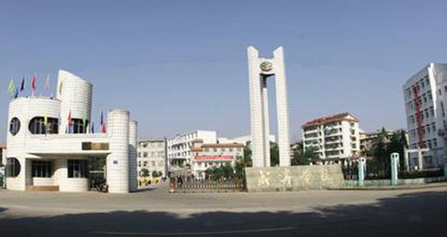  p>1971年蒲圻师范学校, a href="#" data-lemmaid="6366664">湖北省