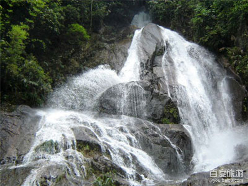 大旭山瀑布群位于 a target="_blank" href="/item/连山壮族瑶族自治
