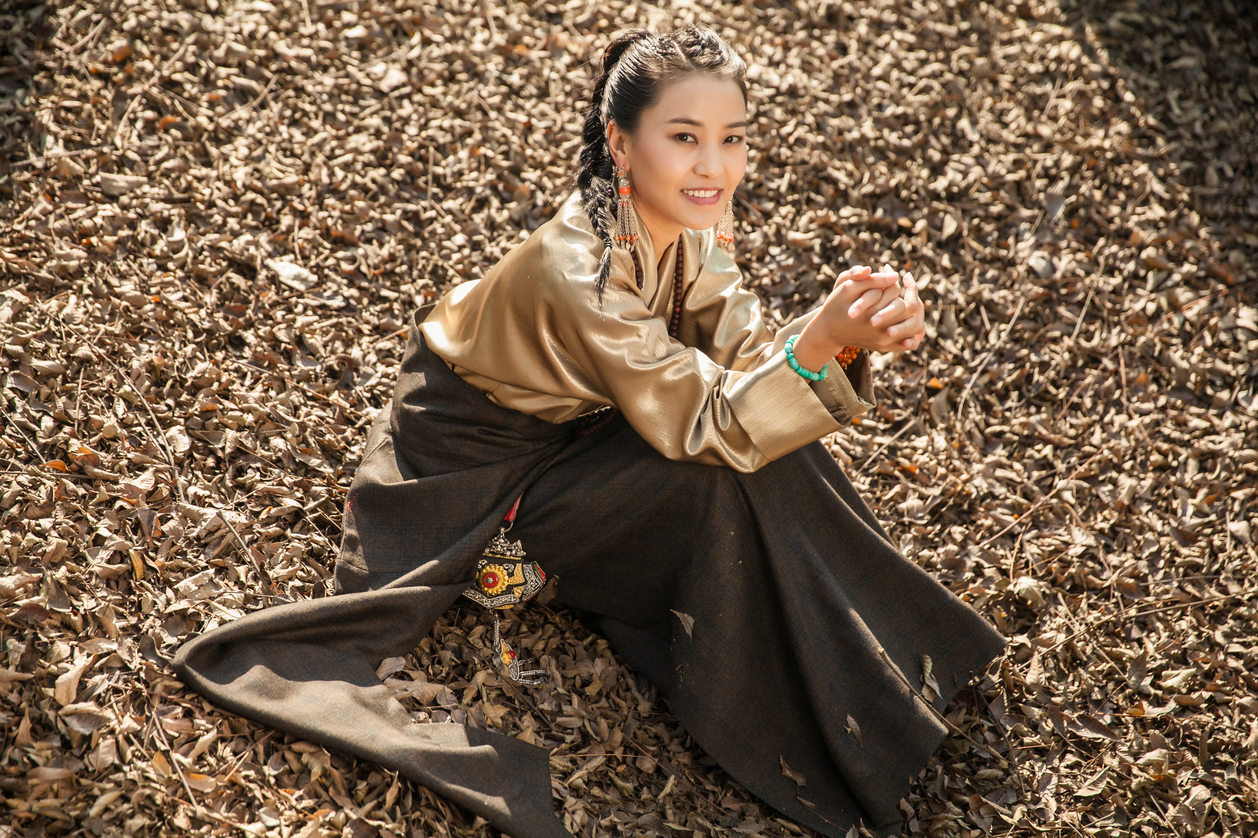  p data-id="go06hye73v">拉吉,歌手,出版专辑《青春的鲜花》,《金色