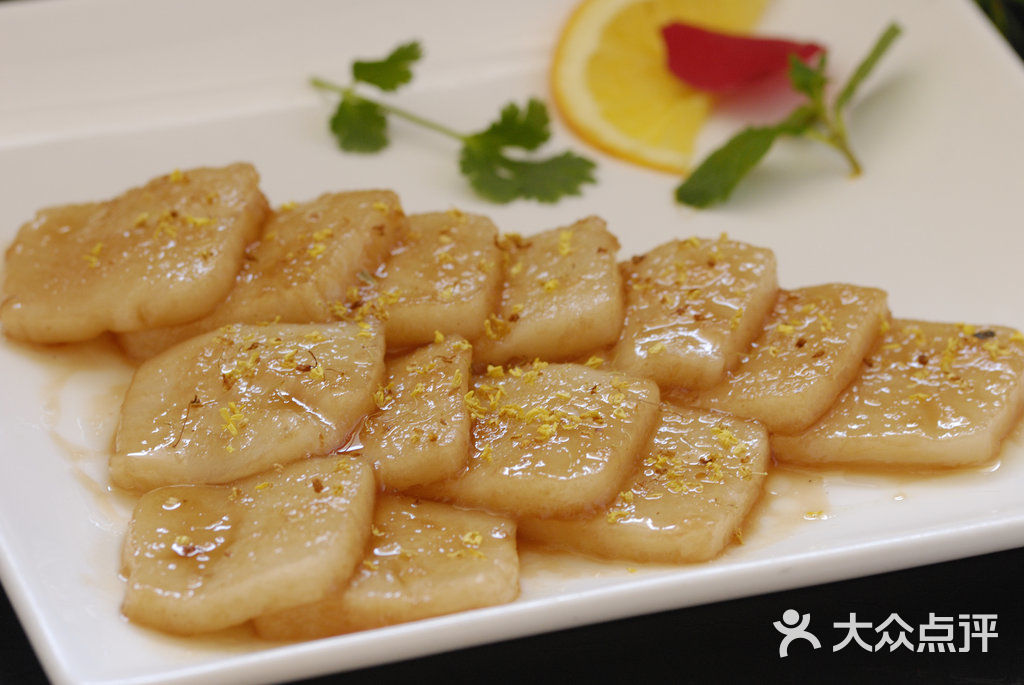  p>糖年糕,是一种江苏省苏州市的传统特色美食.