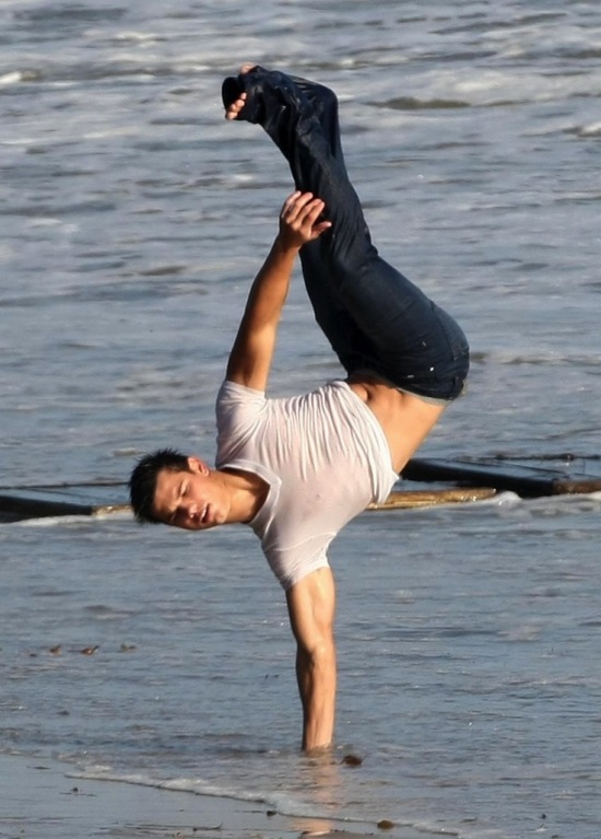  p>泰勒·洛特纳(taylor lautner),1992年2月11日出生于美国密歇根州