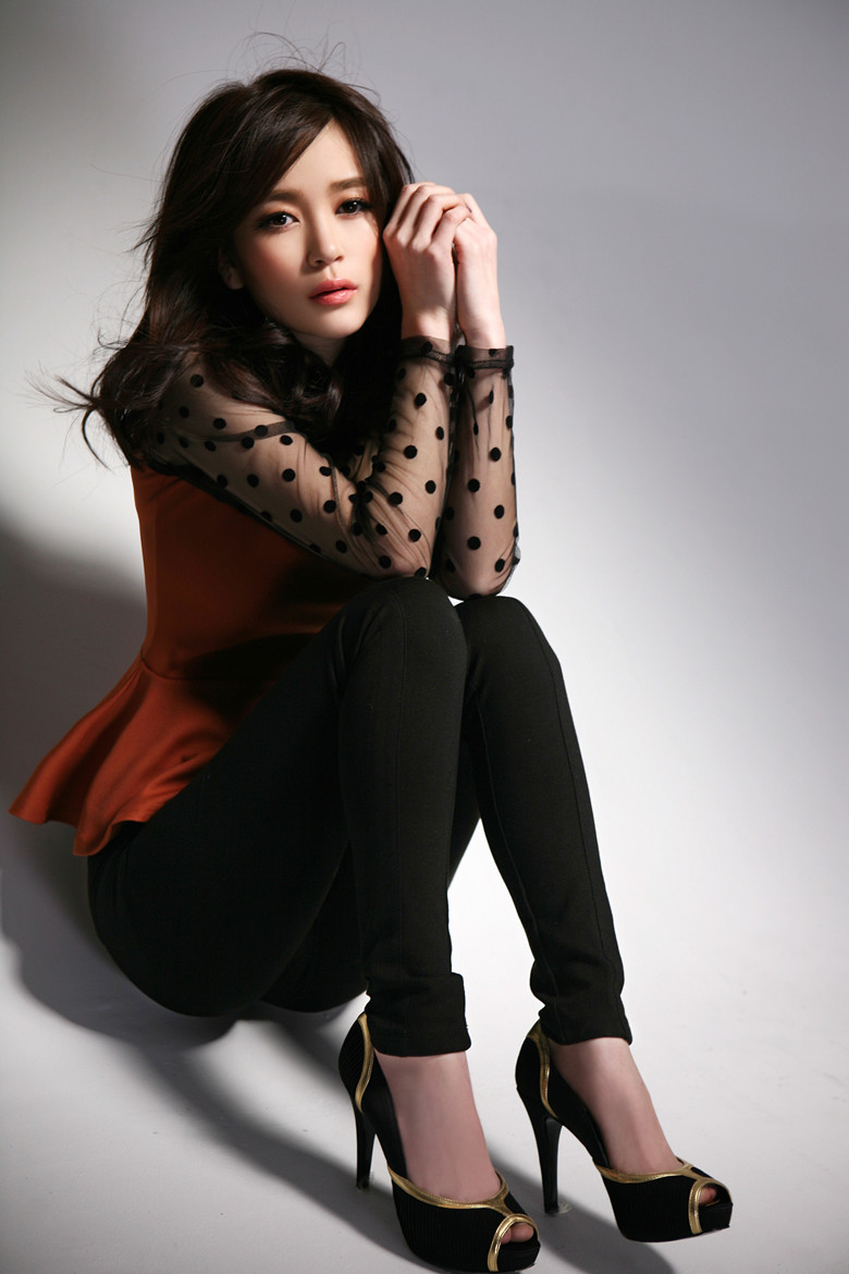  p>何安琪,中国流行乐坛新生代女歌手,毕业于 a t