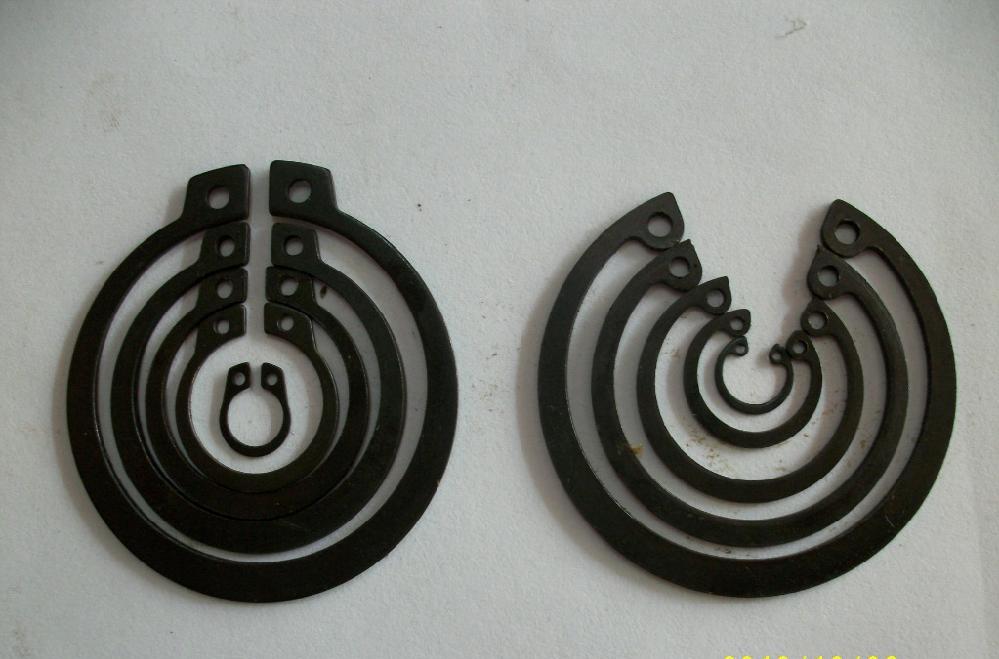 安装于槽轴上,用作固定零 a href="#">部件 /a>的轴向运动,这类挡圈的