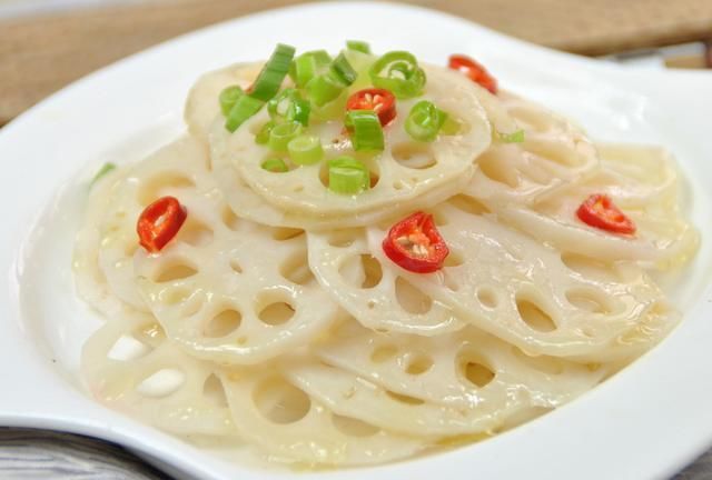  p>白糖拌莲藕是一道以白糖,莲藕等为主要食材制作的美食. /p>