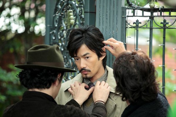 模特大赛并获得冠军,因而通过模特儿入行;1995年4月出演ntv电视剧《 a