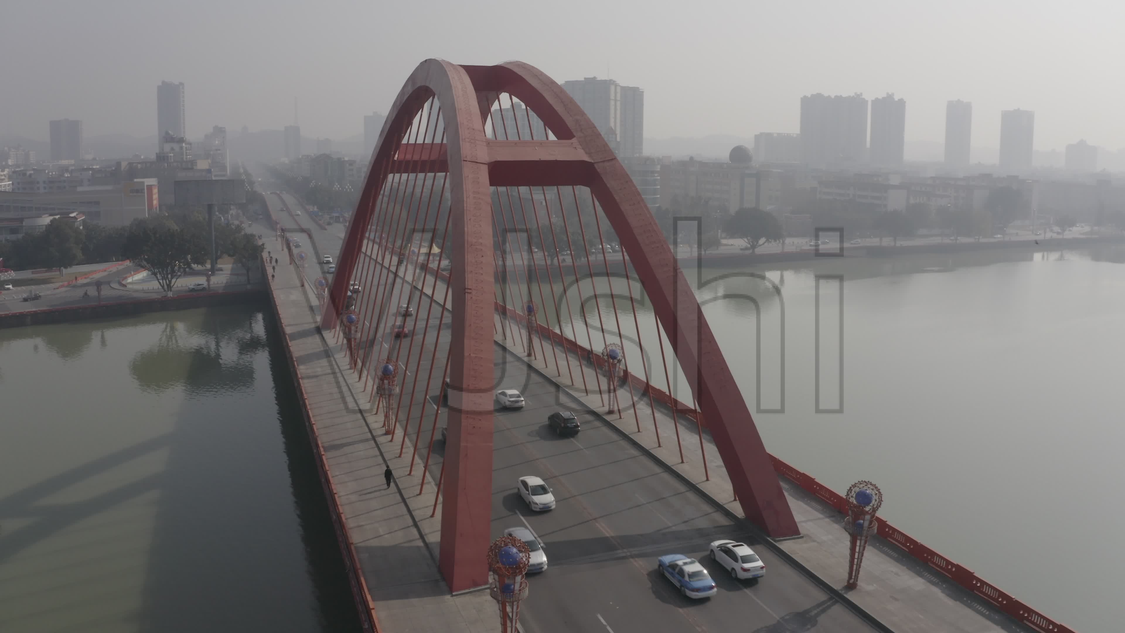  p data-id="gnb5unbzfz">彩虹桥,又名旌湖大桥,长江路大桥,于1995年